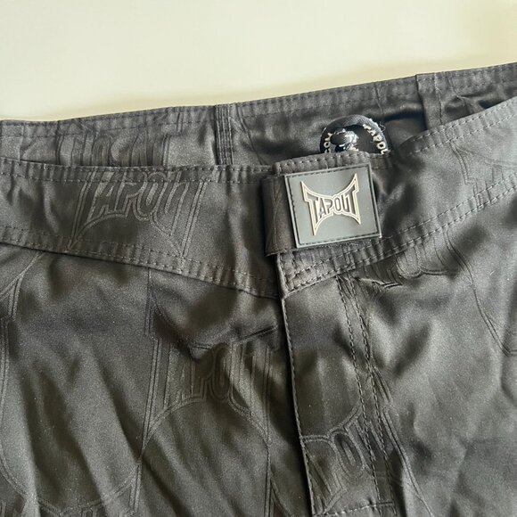 Mens 38 Tapout MMA Board Shorts Black and White y2k - Picture 2 of 7